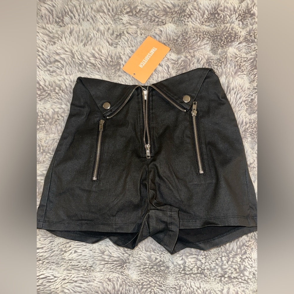 Elegant Black High-Waisted Shorts with Zipper Accents